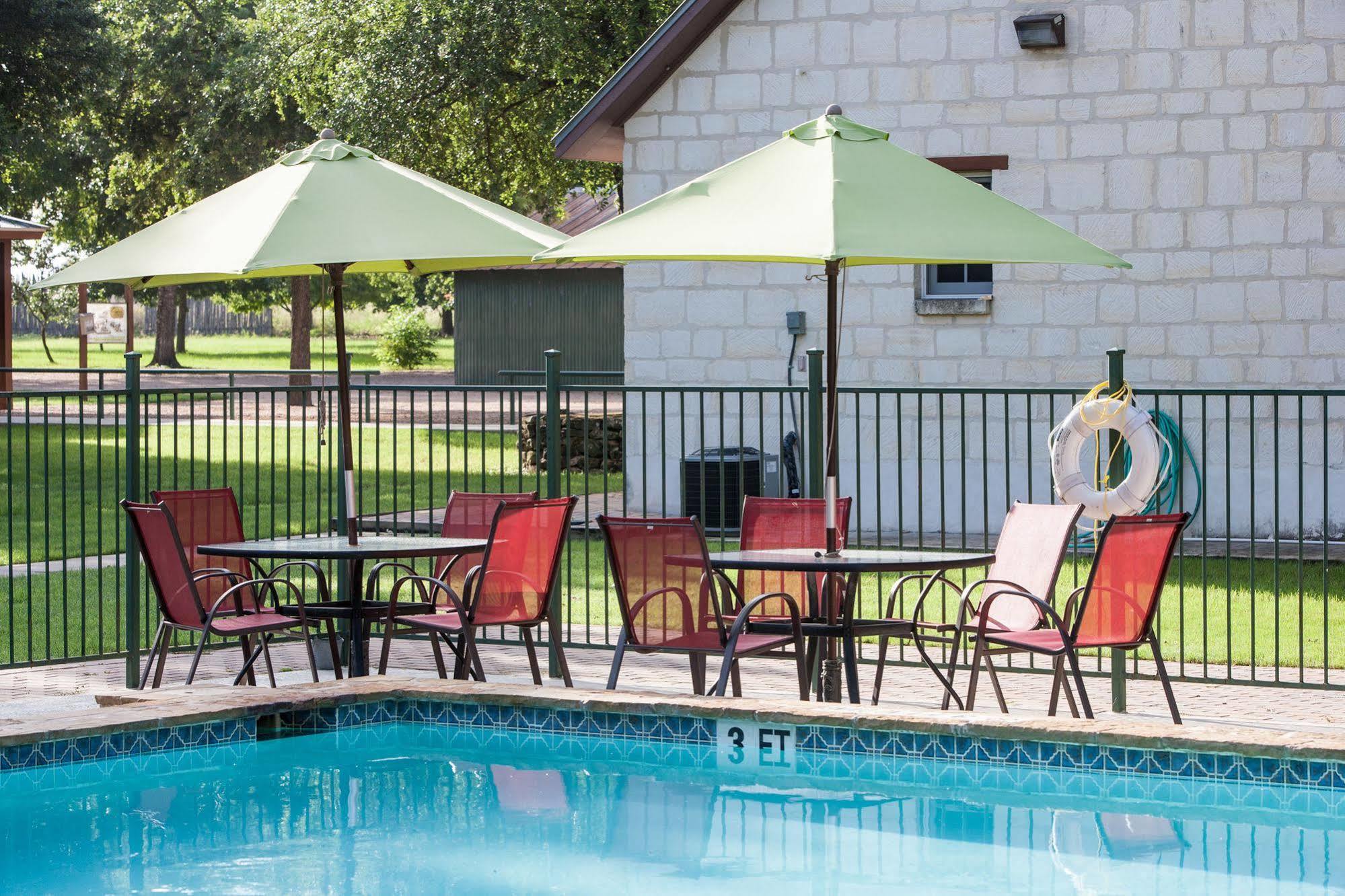 Gruene Cottages Нью Браунфелс Экстерьер фото